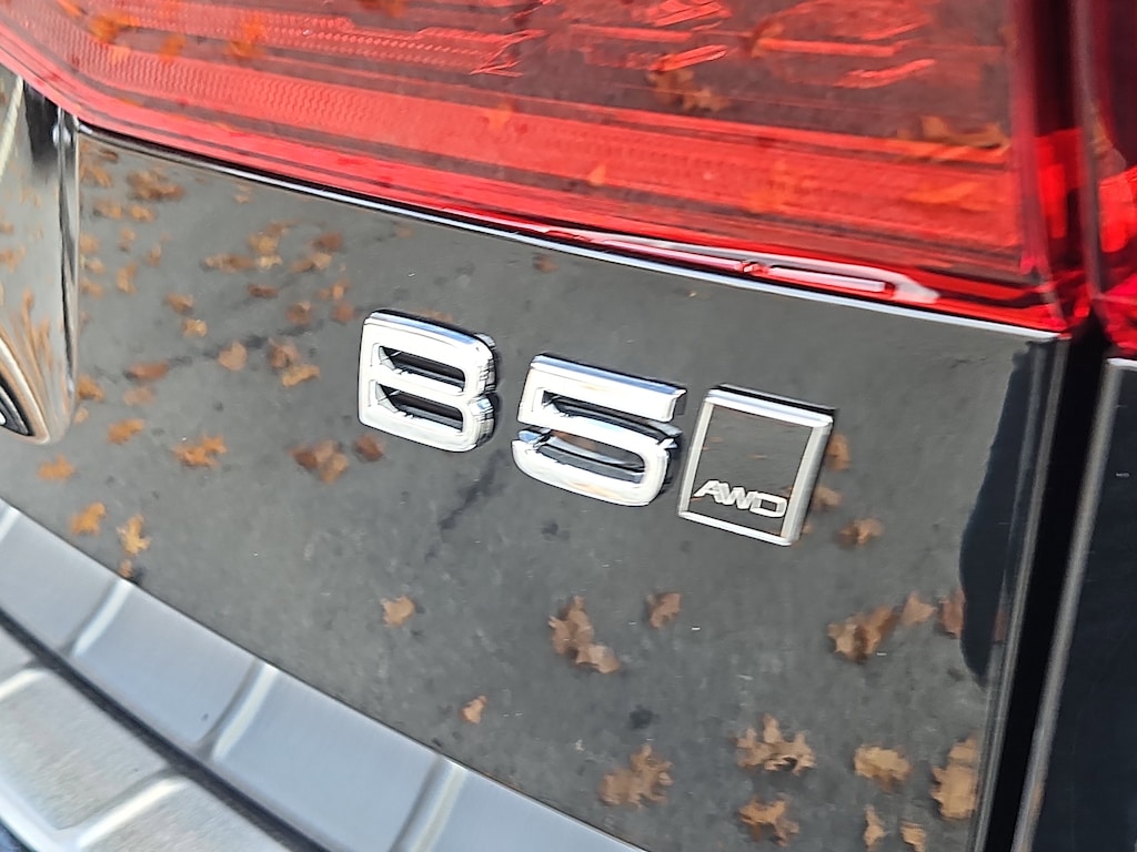 New 2026 Volvo XC60 B5 Plus SUV