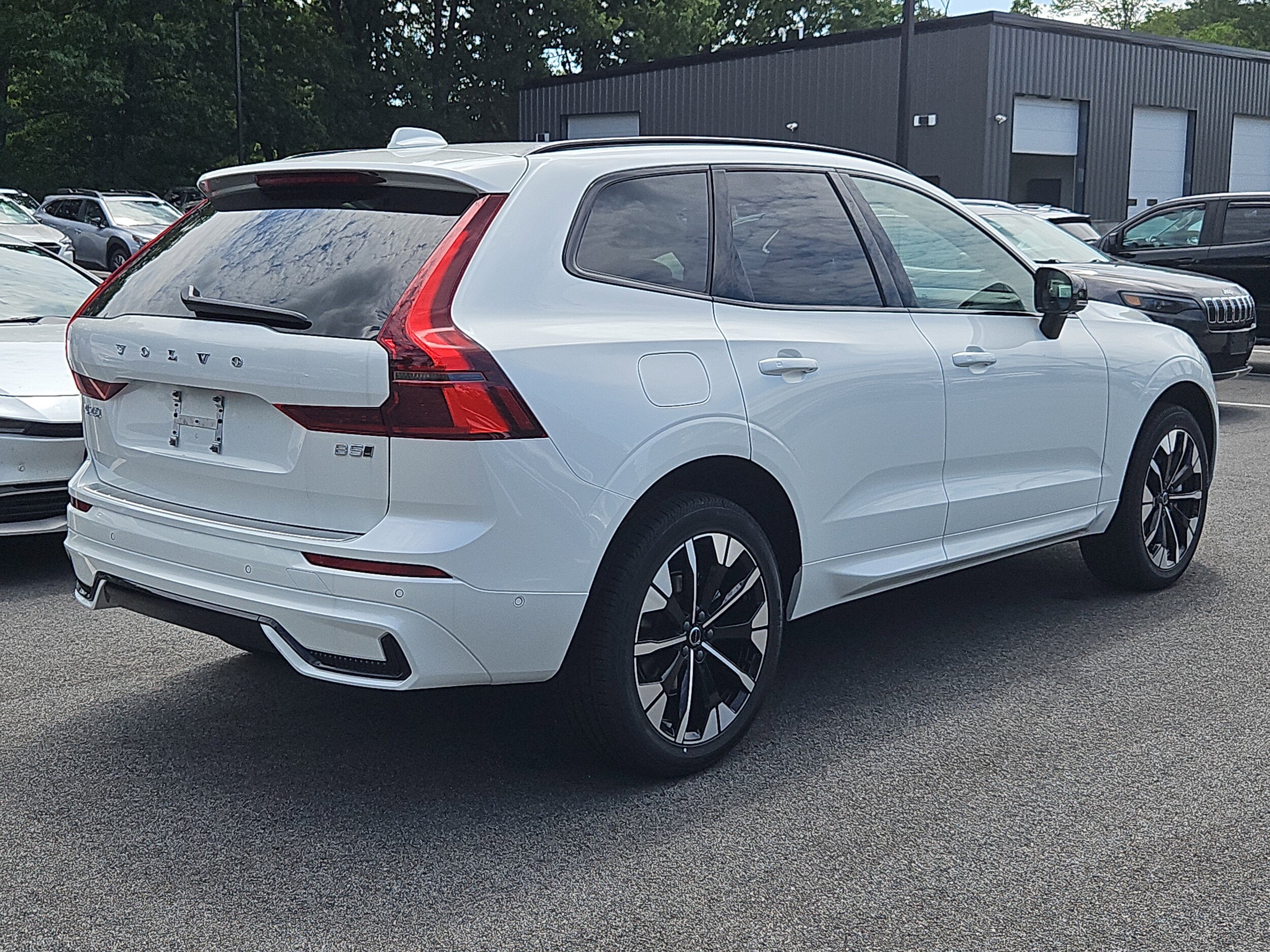 2026 Volvo XC60 B5 Plus photo 2