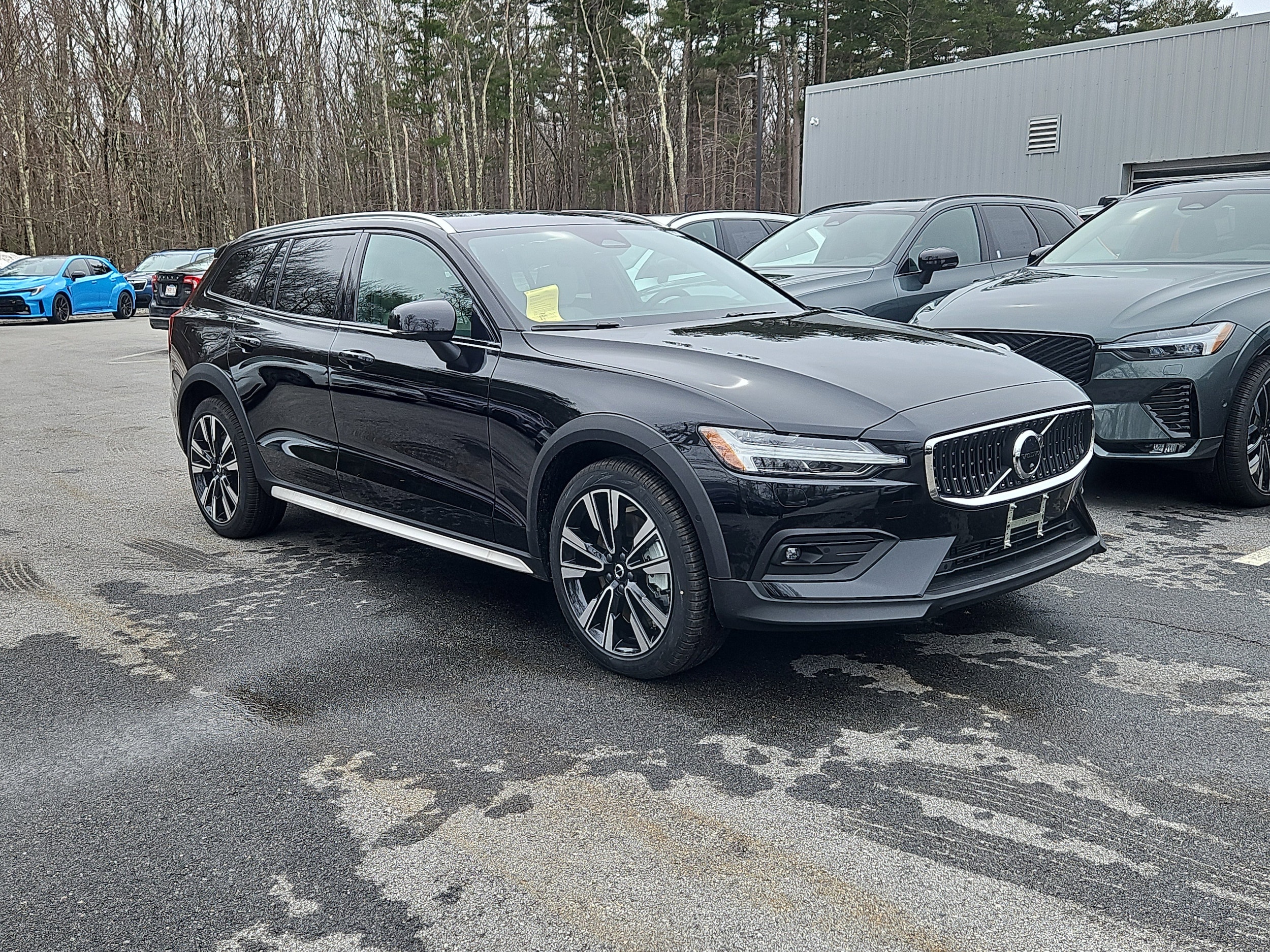 2026 Volvo V60 Cross Country B5 Ultra AWD's photo