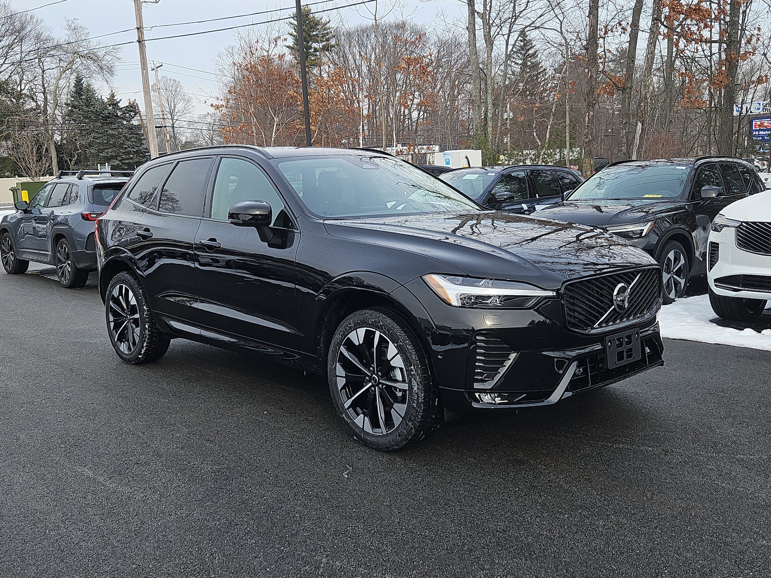 2026 Volvo XC60 Plus's photo