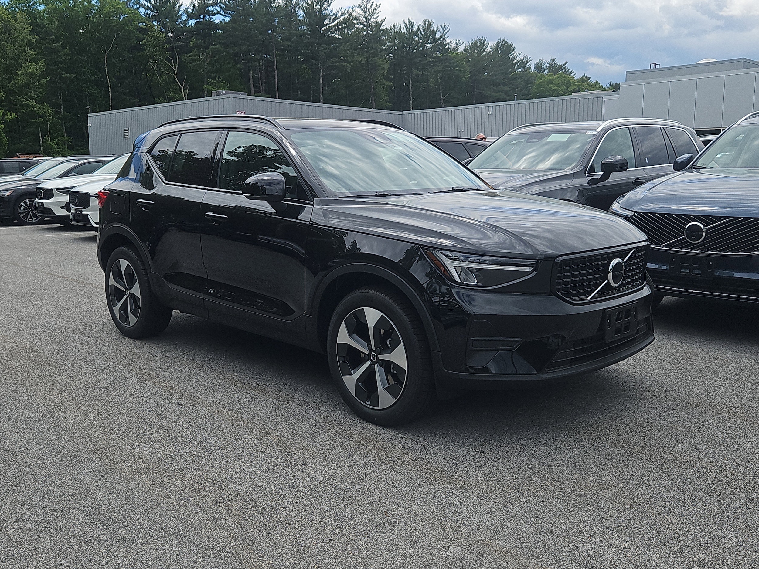 2026 Volvo XC40 B5 Core Dark AWD's photo
