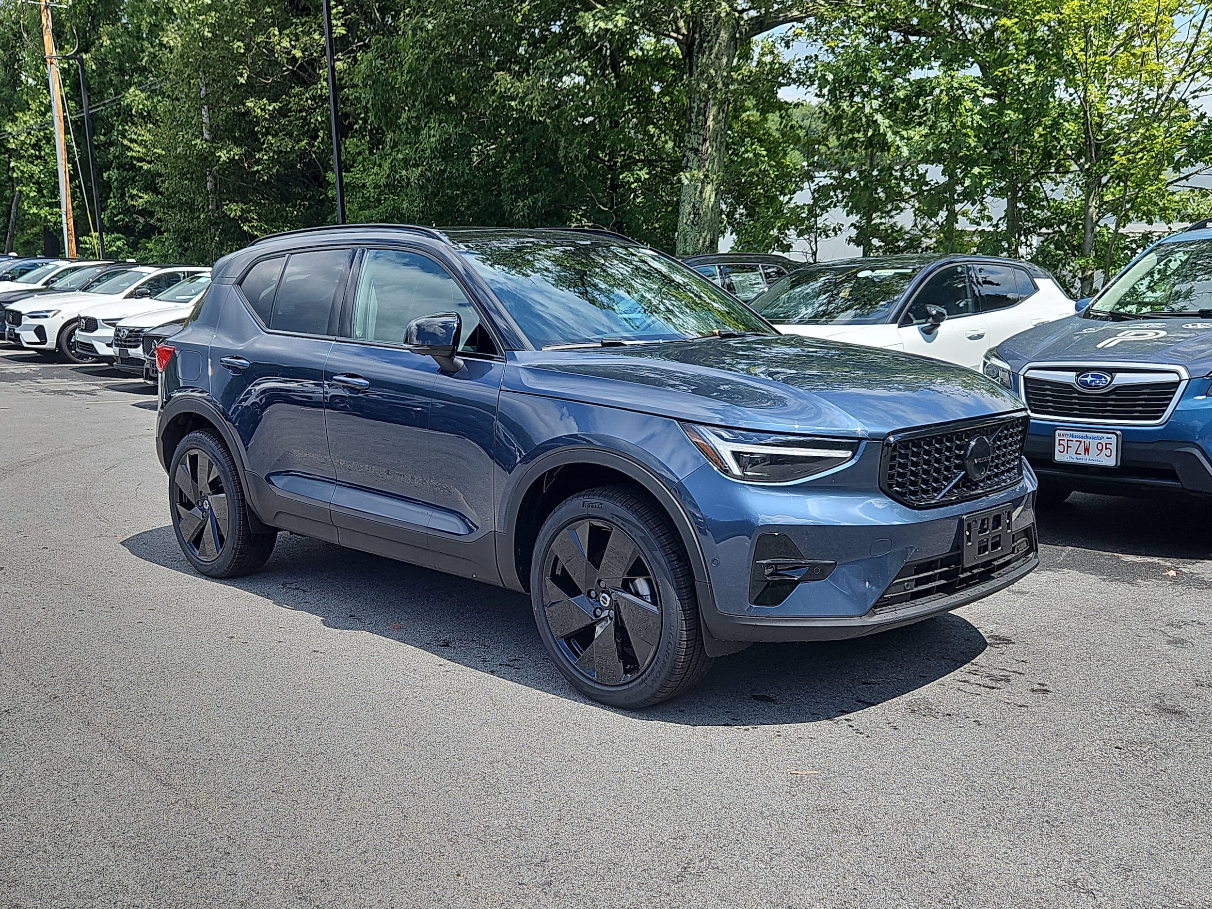 2026 Volvo XC40 B5 Ultra Black Edition