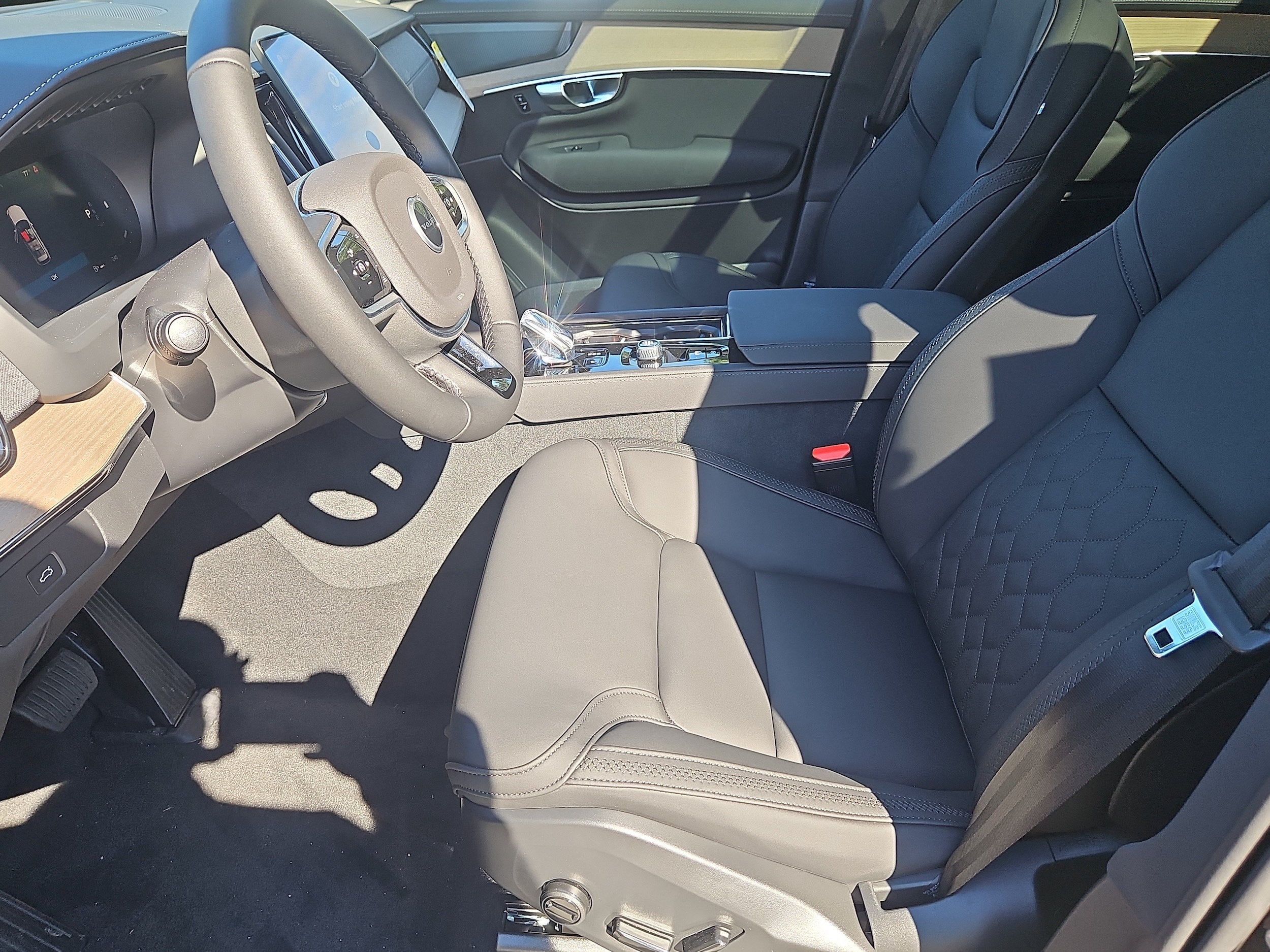 2026 Volvo XC90 Plus - Photo 21