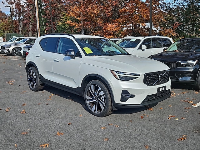 2025 Volvo XC40 B5 Ultra Dark Theme AWD SUV