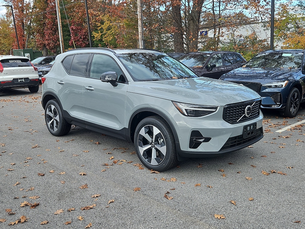 New 2026 Volvo XC40 B5 Plus SUV