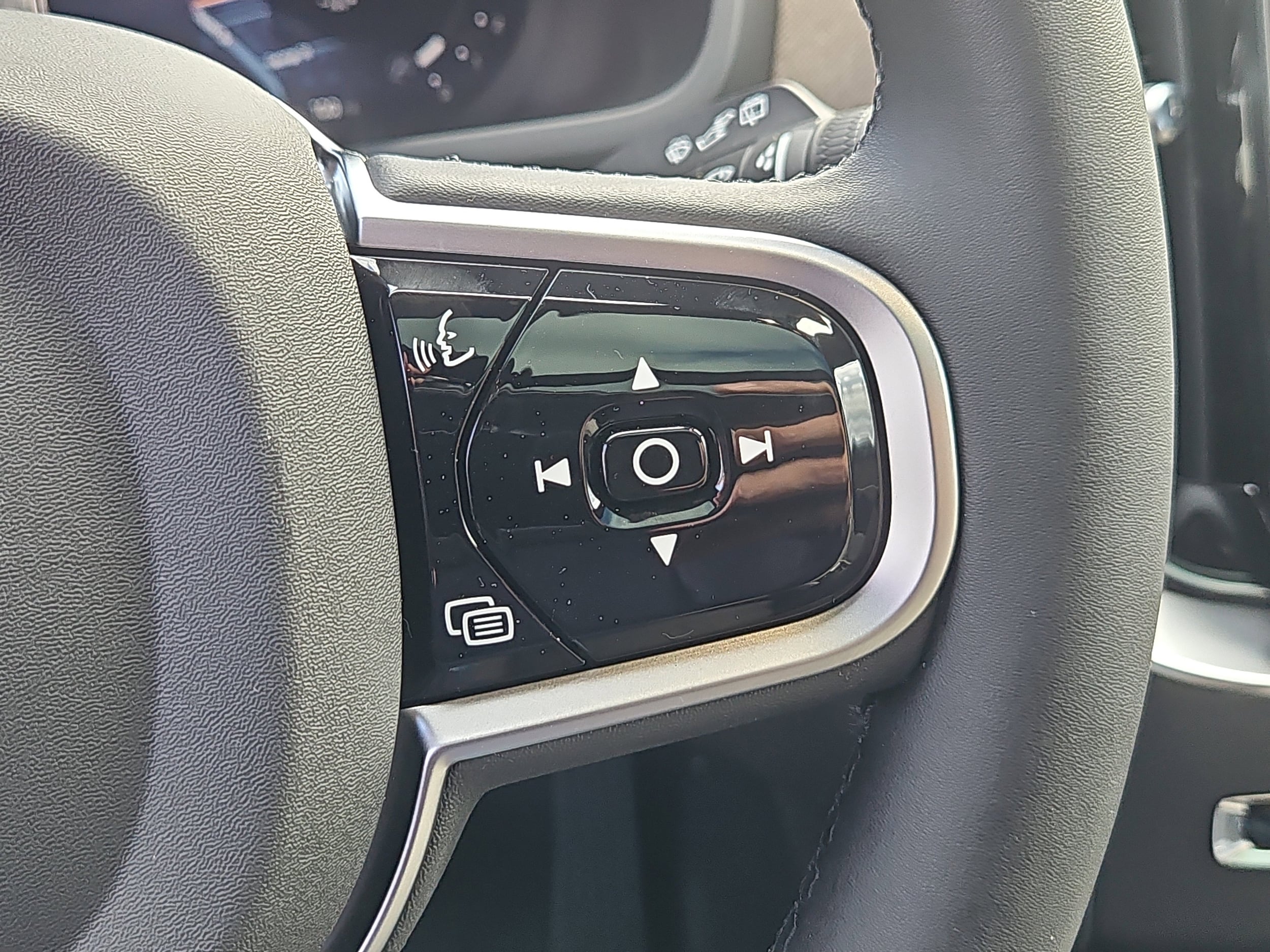 2026 Volvo XC90 Plus - Photo 17