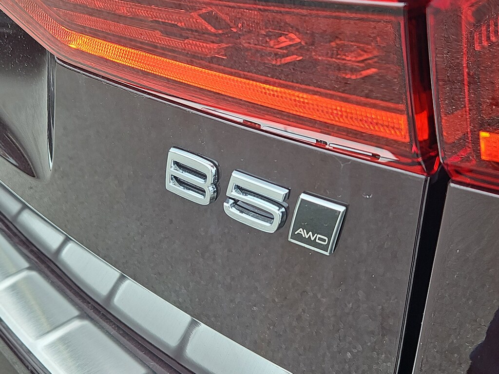 New 2026 Volvo XC60 B5 Core SUV