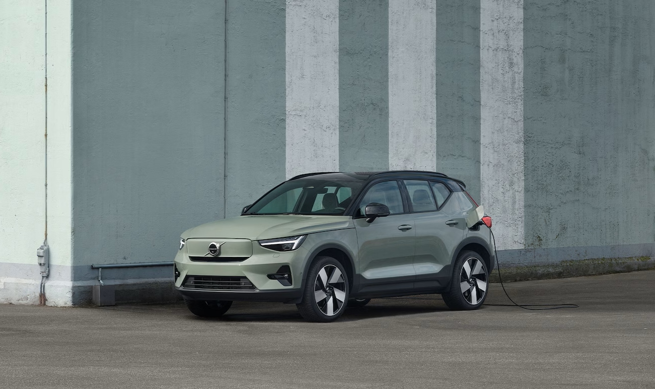2024-volvo-xc40-side-charge.png
