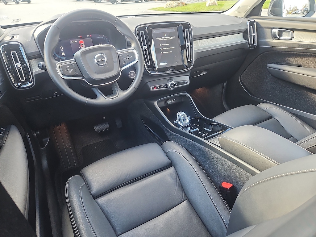 New 2025 Volvo XC40 Plus Dark Theme Sport Utility