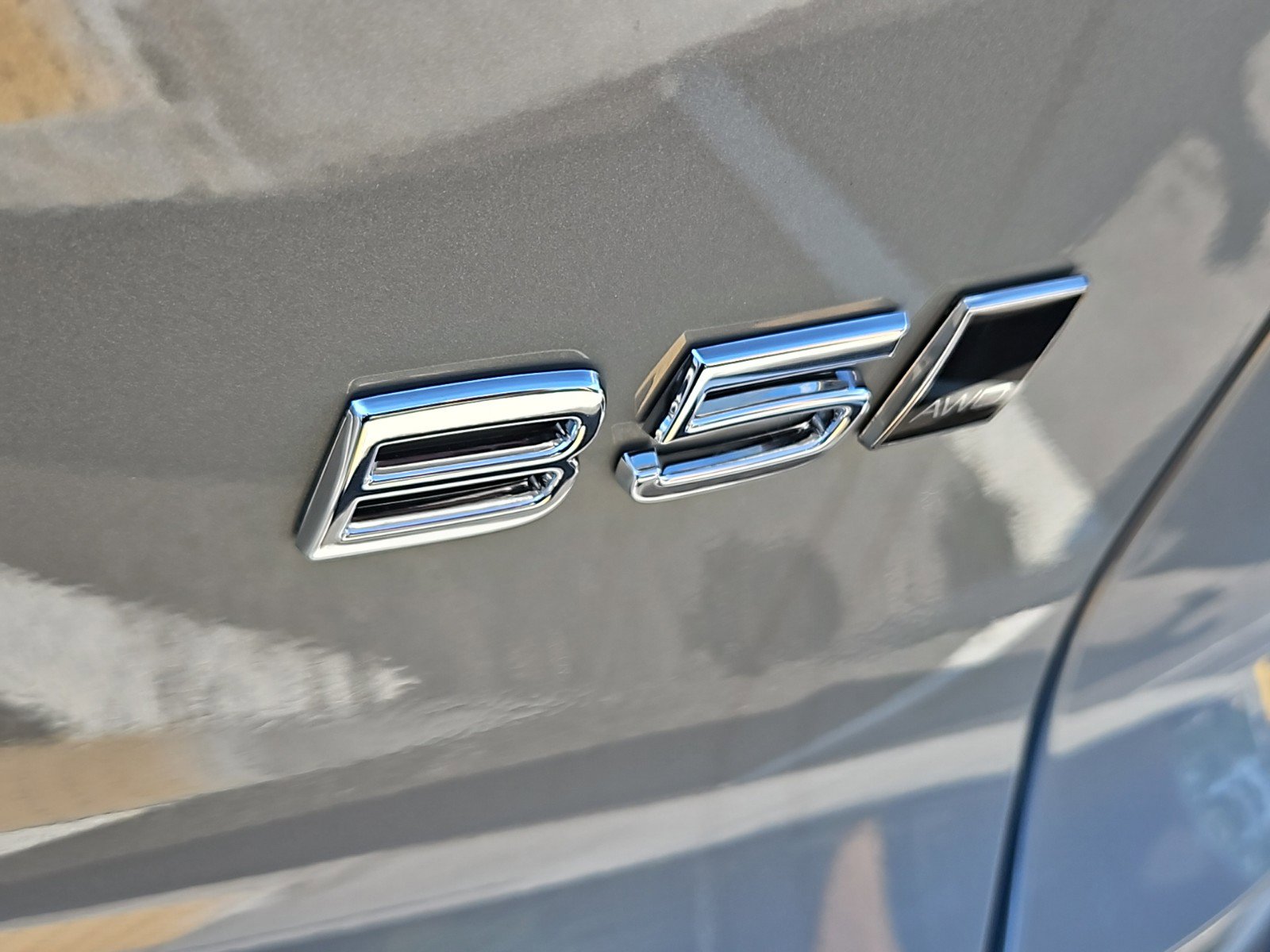 2025 Volvo XC40 photo 4