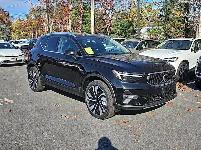 2025 Volvo XC40 B5 Plus Bright Theme AWD SUV