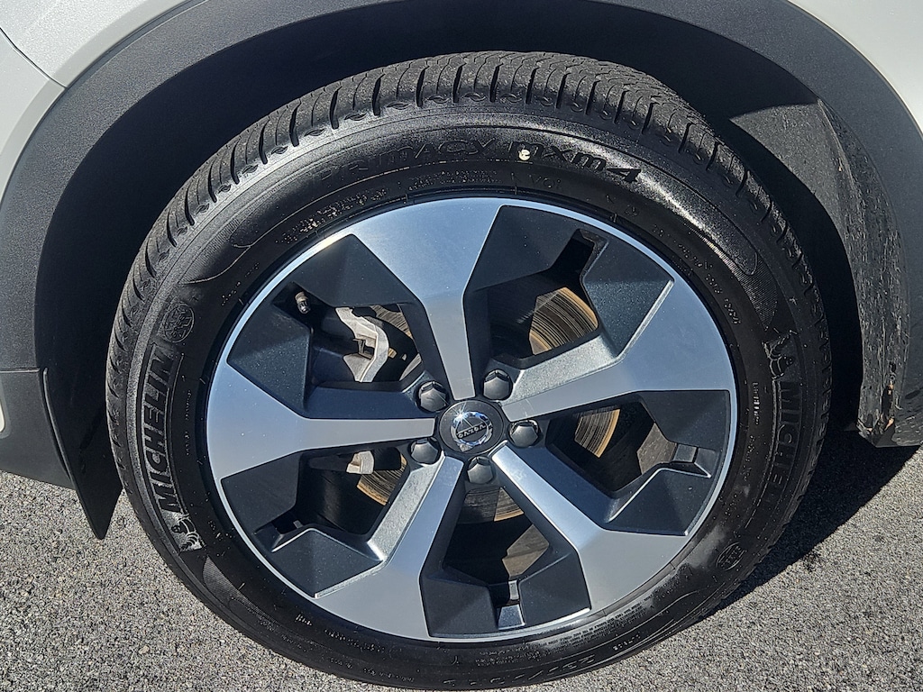 New 2025 Volvo XC40 Plus Dark Theme Sport Utility