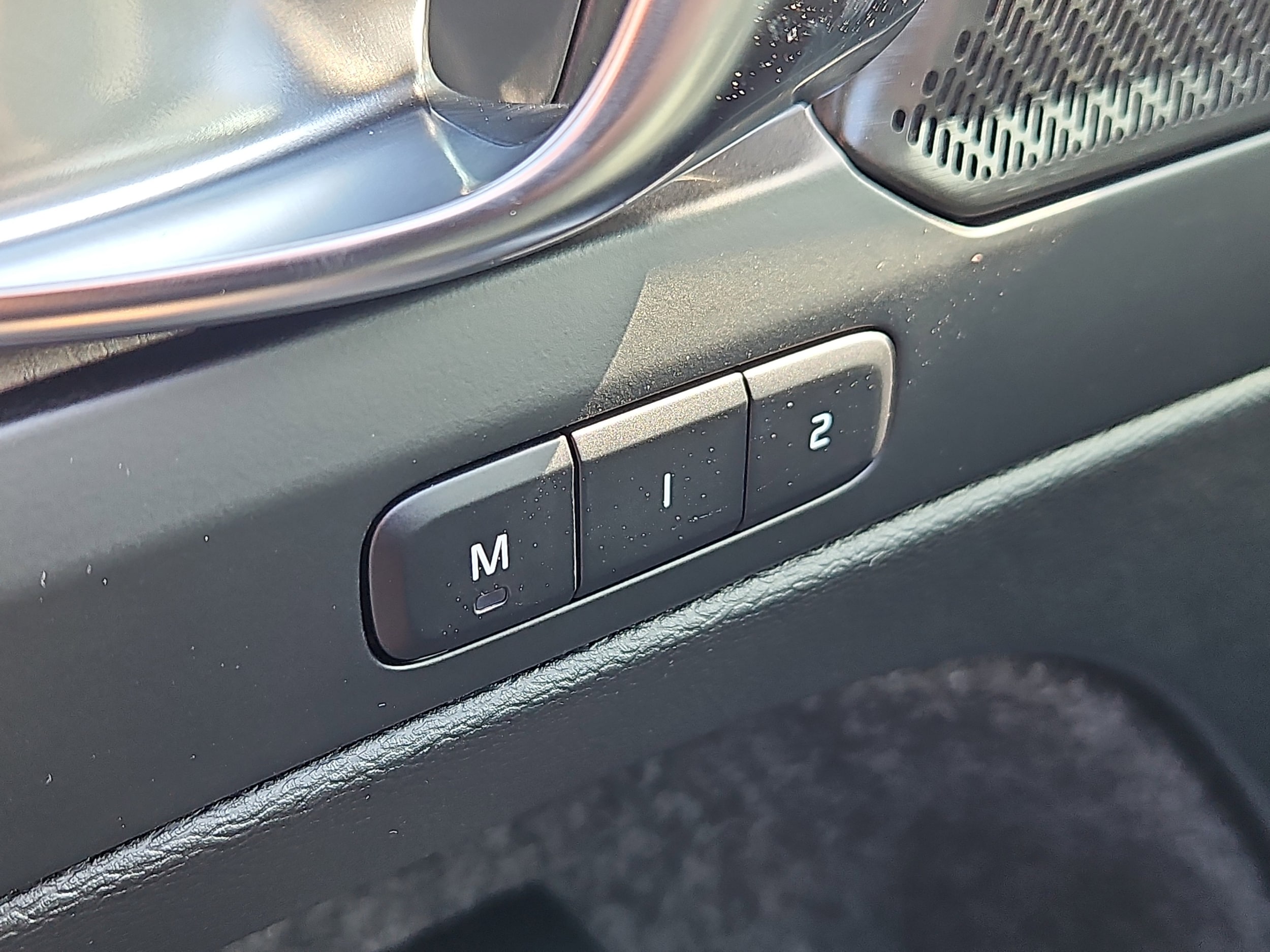 2025 Volvo XC40 Plus - Photo 10