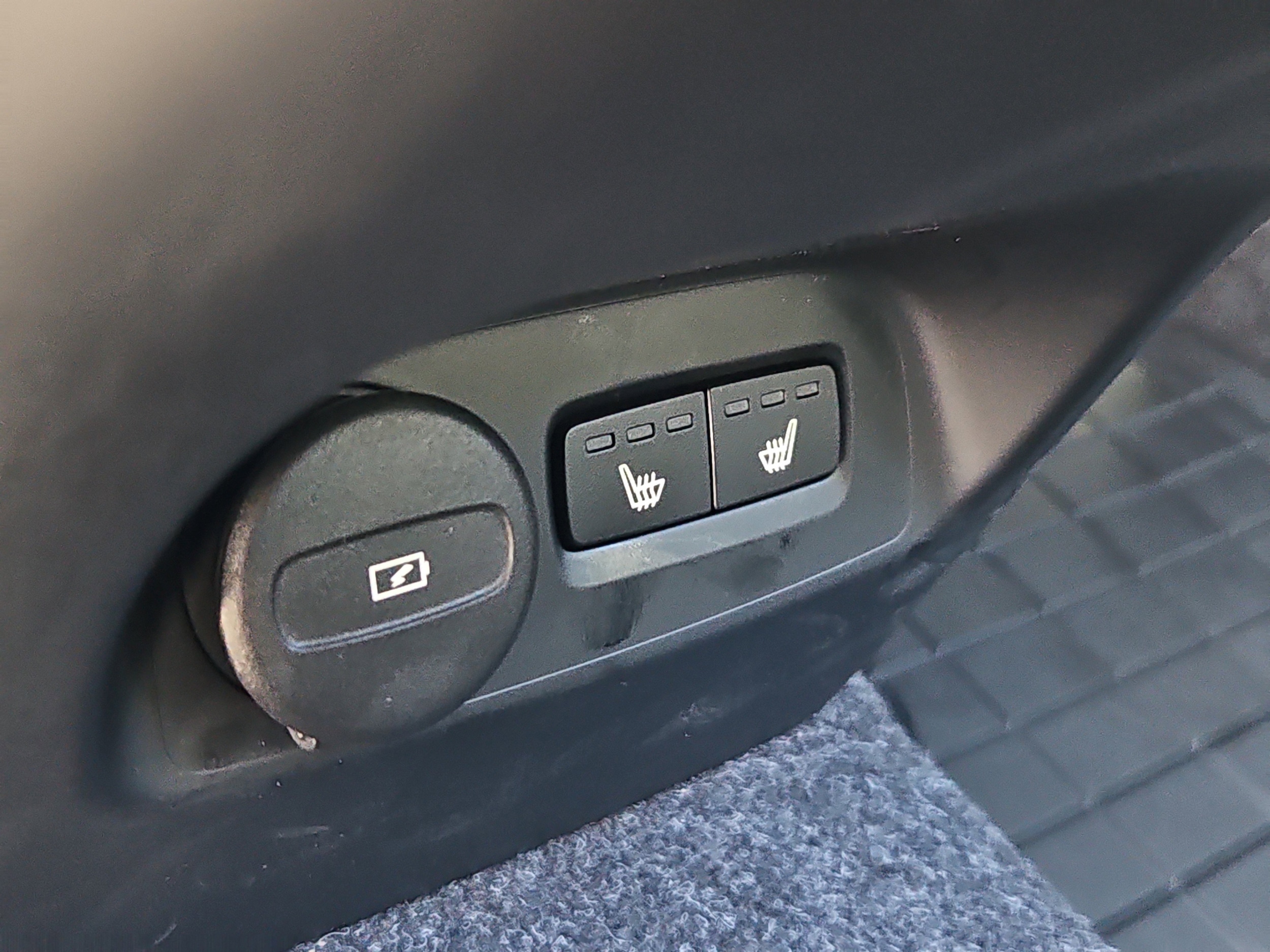 2026 Volvo XC40 Plus - Photo 13