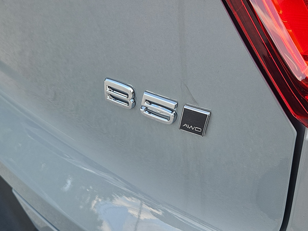 New 2026 Volvo XC40 B5 Ultra SUV