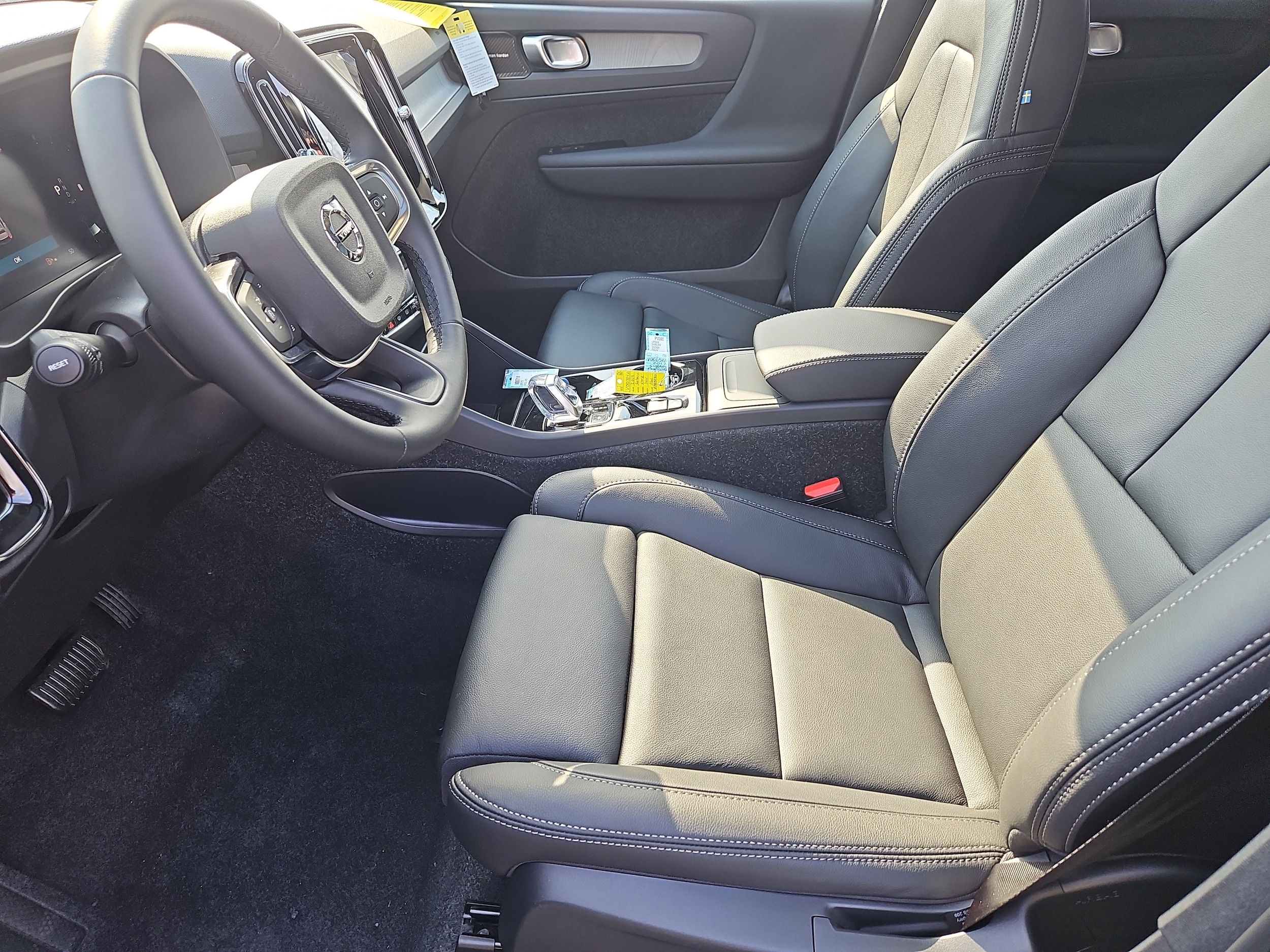 2025 Volvo XC40 Plus - Photo 21