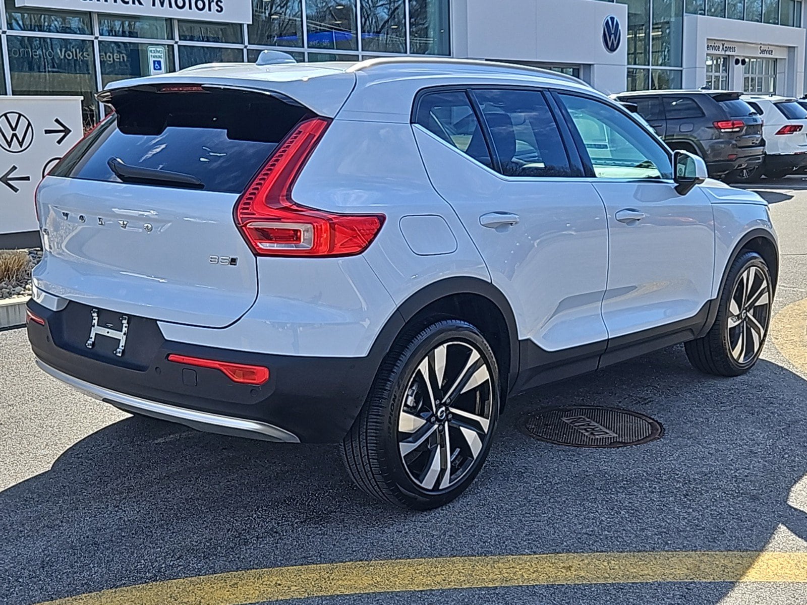 Used 2025 Volvo XC40 Plus with VIN YV4L12UE0S2460517 for sale in Auburn, MA