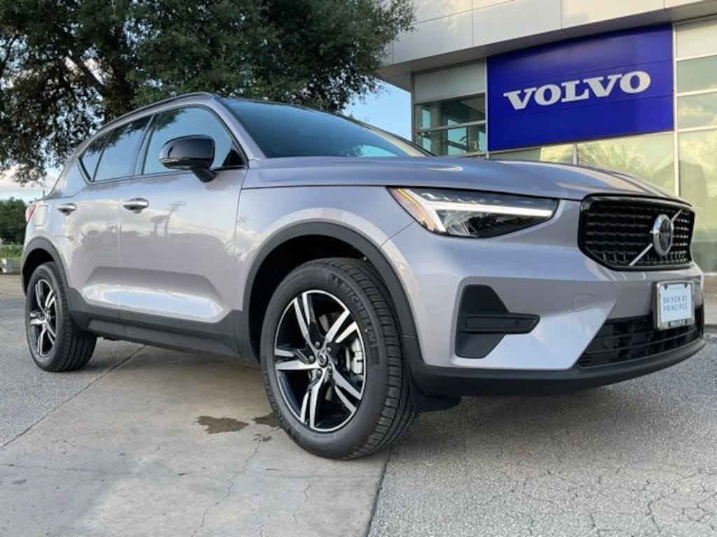 New 2026 Volvo XC40 B5 Core SUV