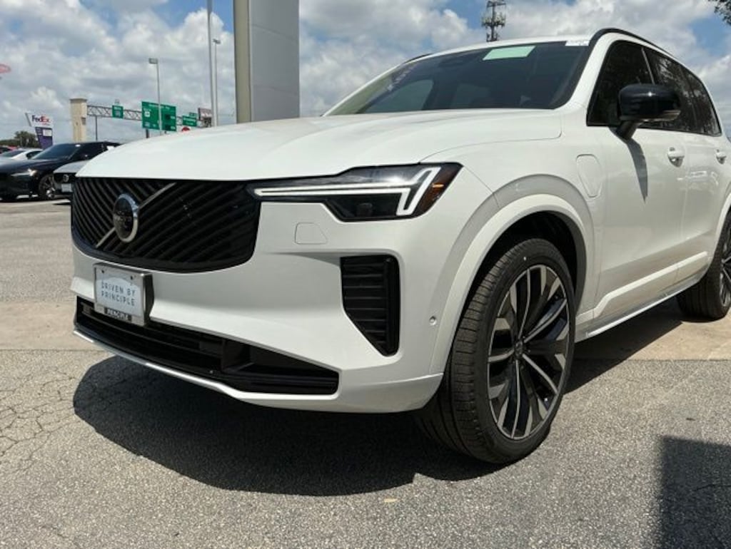 New 2026 Volvo XC90 plug-in hybrid T8 Ultra Dark Theme 7-Seater SUV