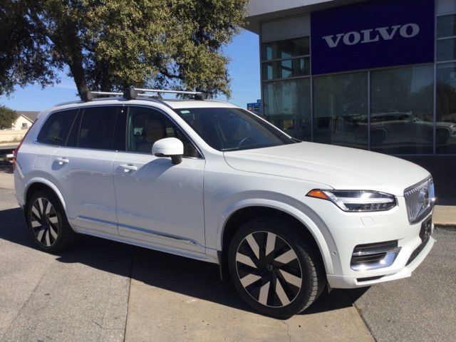2025 Volvo XC90 Ultra's photo