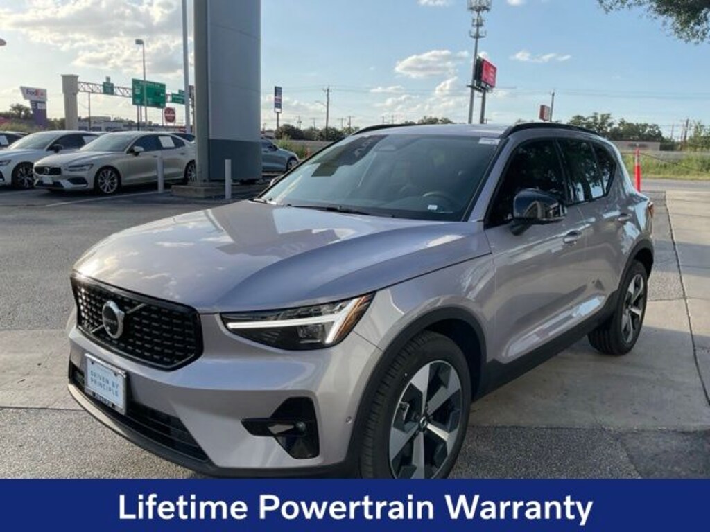 New 2026 Volvo XC40 B5 Plus SUV