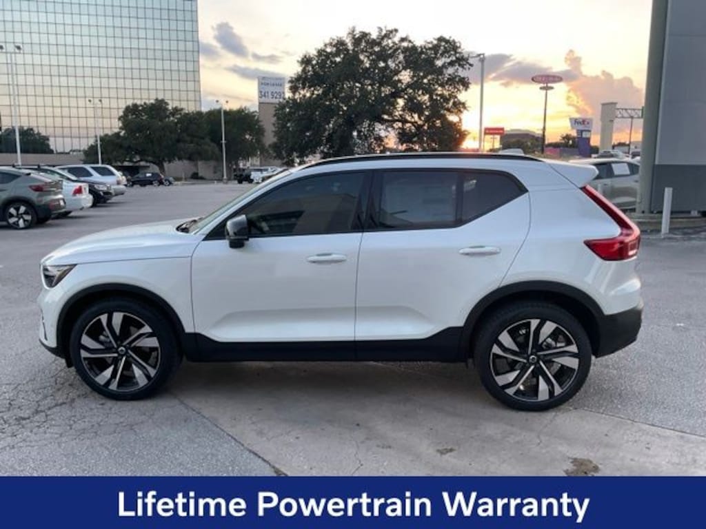 New 2026 Volvo XC40 B5 Ultra SUV