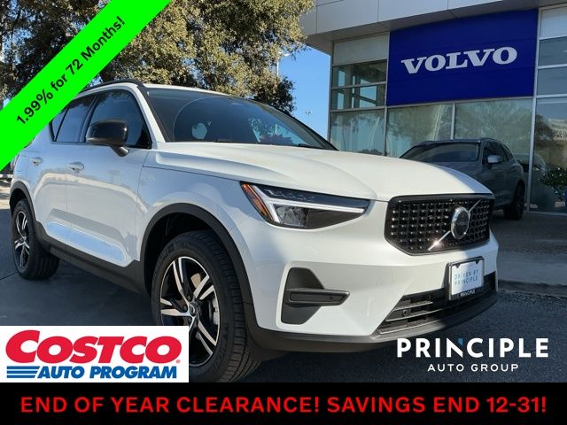 2026 Volvo XC40 Core's photo