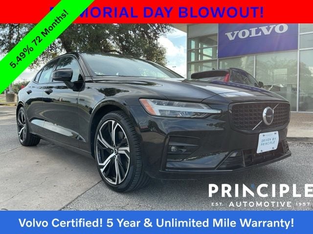 2024 Volvo S60 B5 Core Dark Theme's photo