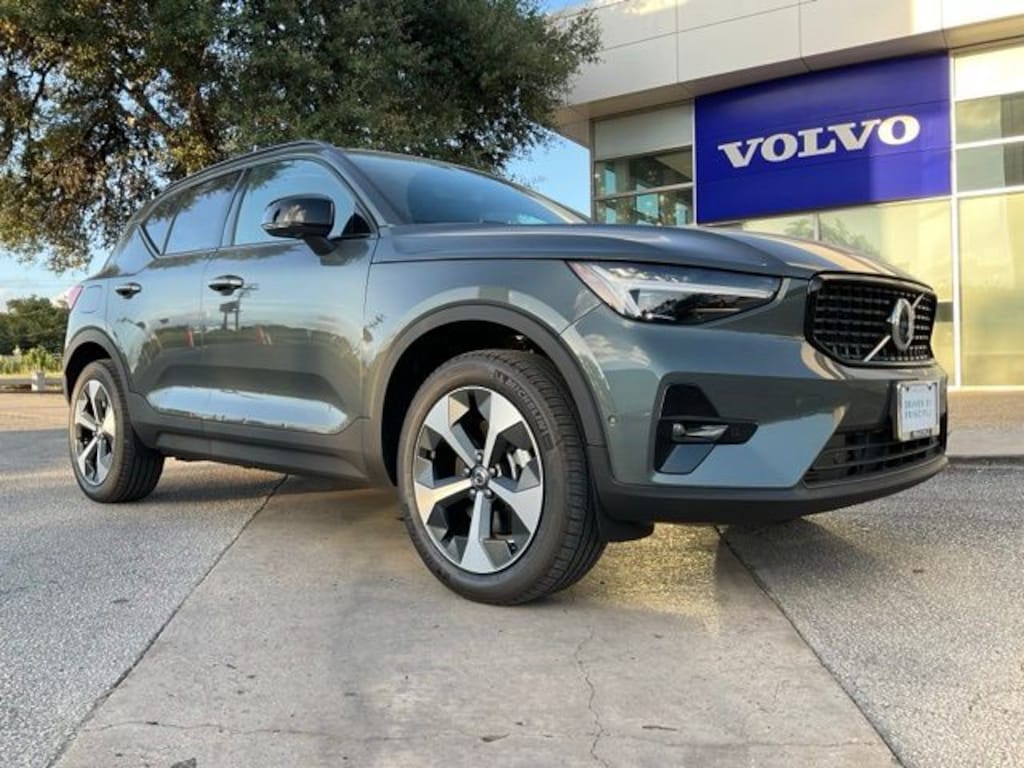 New 2026 Volvo XC40 B5 Plus SUV