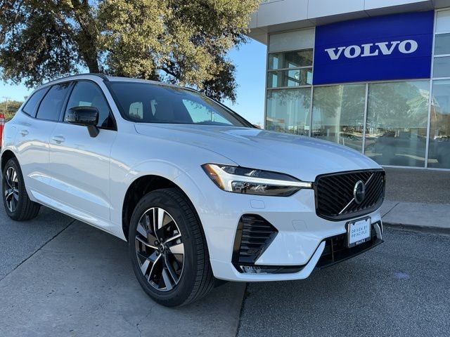 2026 Volvo XC60 B5 Core Dark AWD's photo