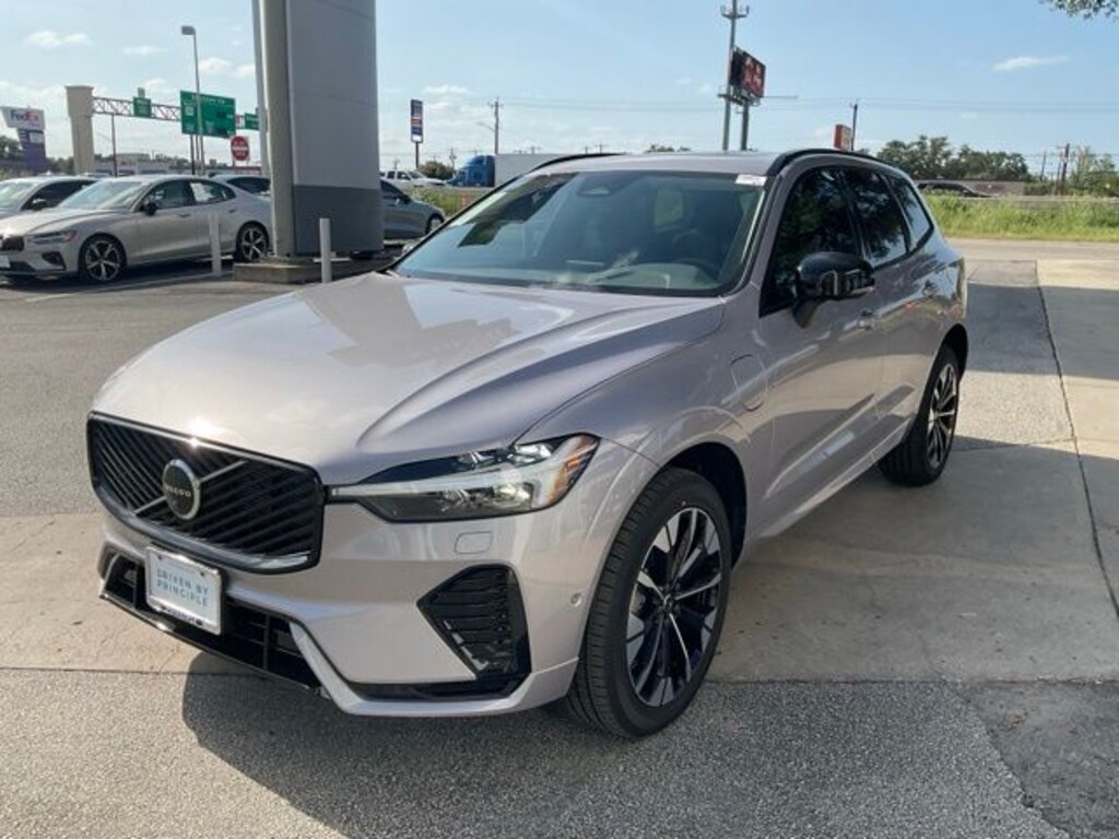 New 2026 Volvo XC60 plug-in hybrid T8 Plus SUV