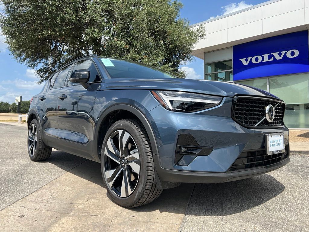 New 2026 Volvo XC40 B5 Plus