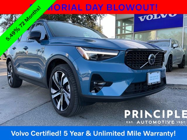 2025 Volvo XC40 B5 Ultra Dark AWD's photo