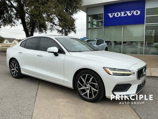2019 Volvo S60 Momentum's photo