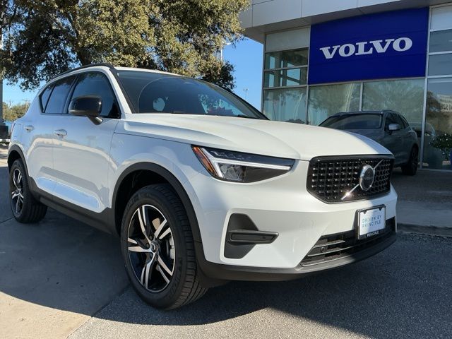 2026 Volvo XC40 B5 Core Dark AWD's photo