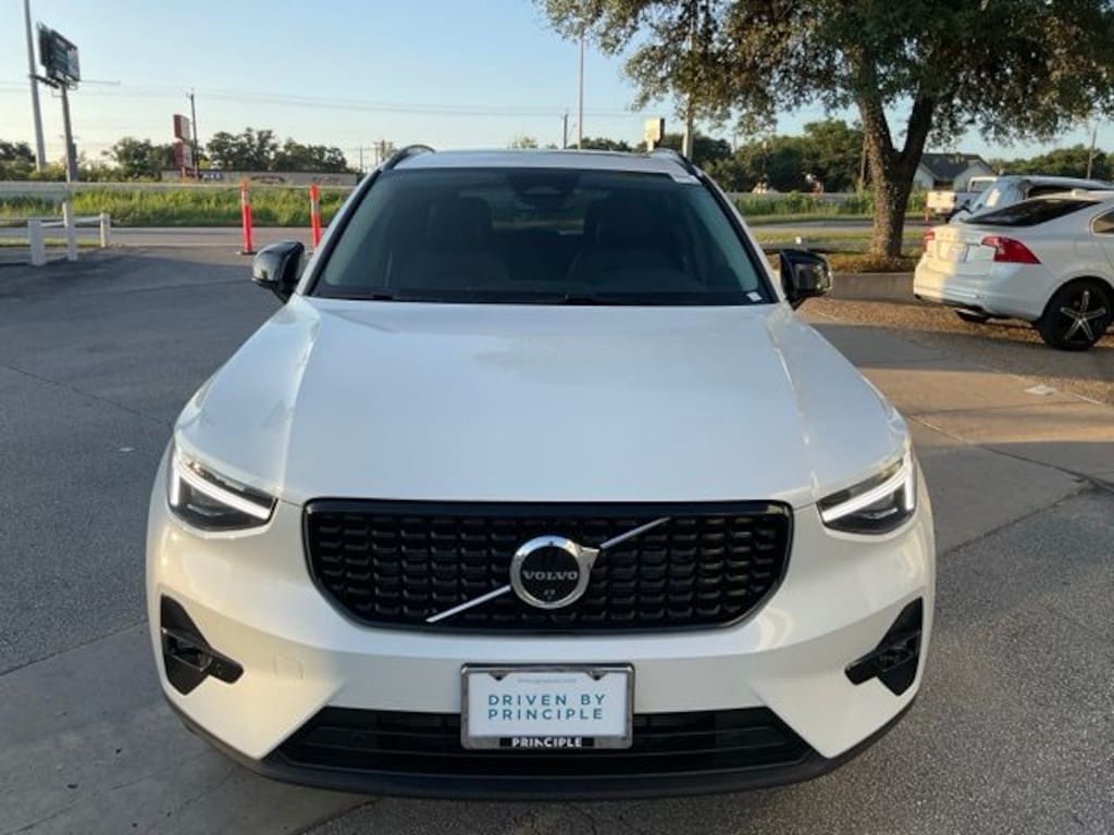 New 2026 Volvo XC40 B5 Ultra SUV