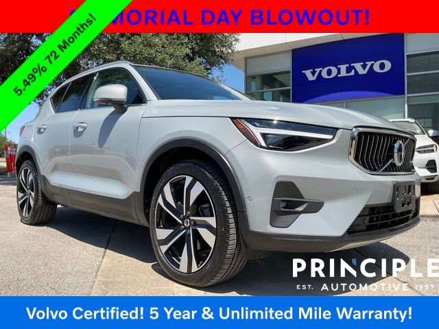2025 Volvo XC40 B5 Plus Bright AWD's photo