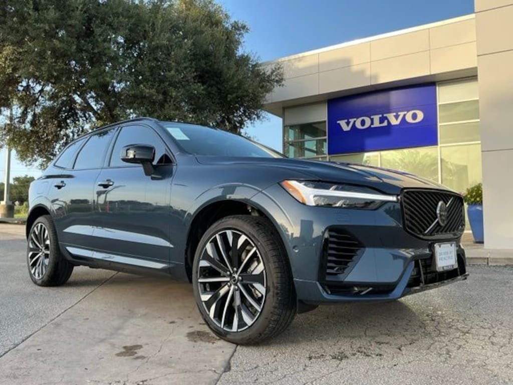 New 2026 Volvo XC60 plug-in hybrid T8 Ultra SUV