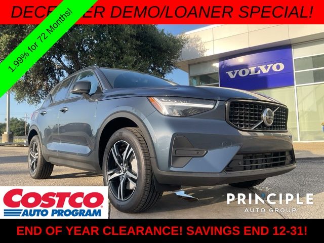 2026 Volvo XC40 Core's photo