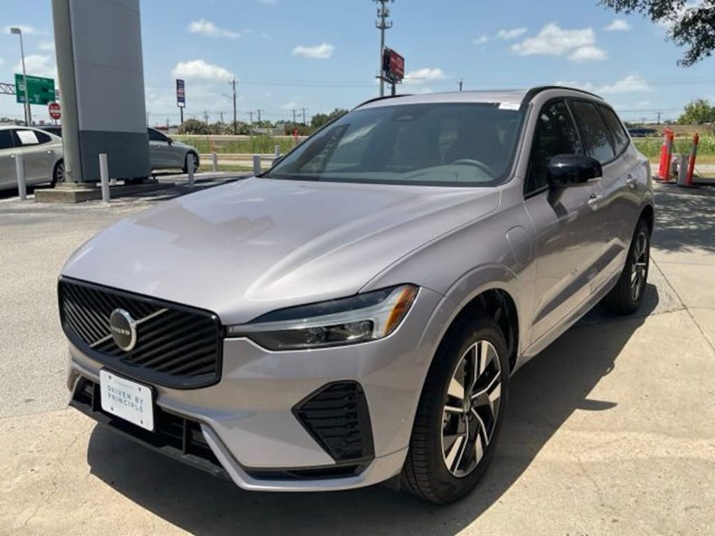 New 2026 Volvo XC60 plug-in hybrid T8 Core SUV