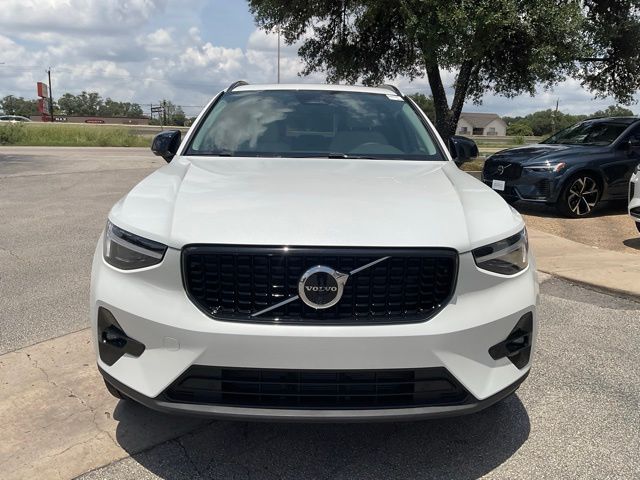 2026 Volvo XC40 Plus photo 2