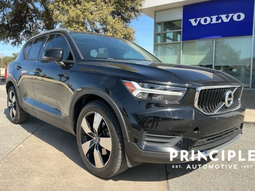 Used 2019 Volvo XC40 Momentum SUV