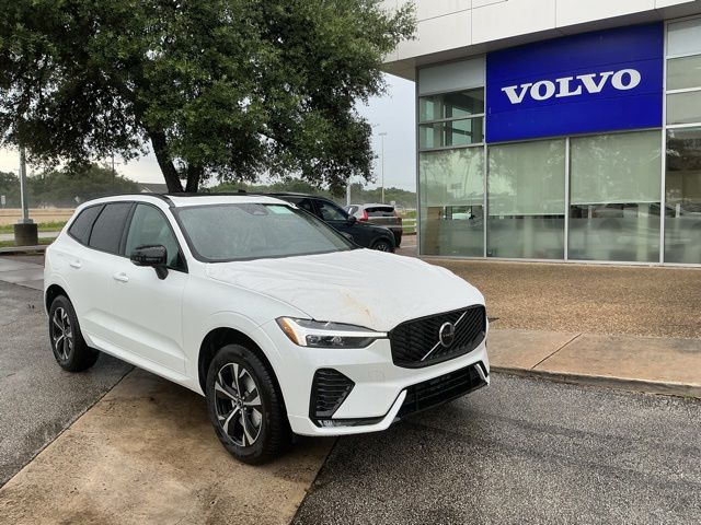 2026 Volvo XC60 B5 Core Dark AWD's photo