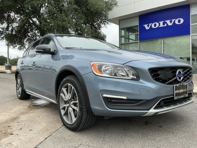 2018 Volvo V60 T5 AWD Cross Country's photo