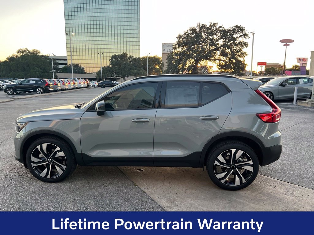 New 2026 Volvo XC40 B5 Plus SUV