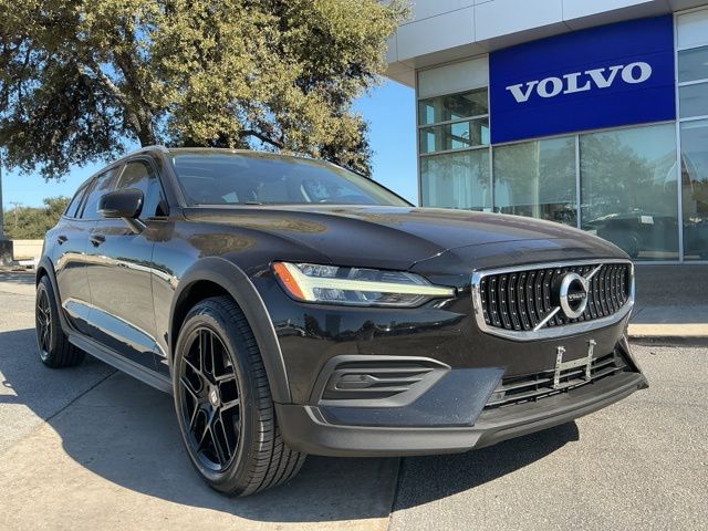 2020 Volvo V60 Cross Country Base's photo