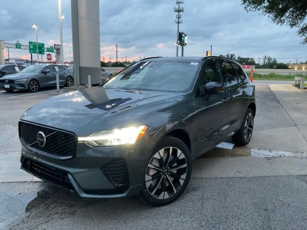 New 2026 Volvo XC60 plug-in hybrid T8 Plus SUV