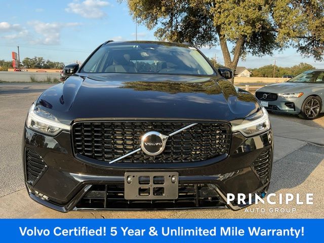 2025 Volvo XC60 B5 Core photo 2