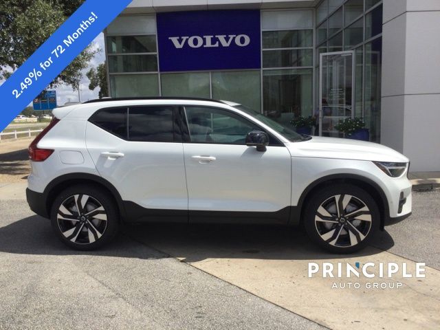 2026 Volvo XC40 Plus photo 2