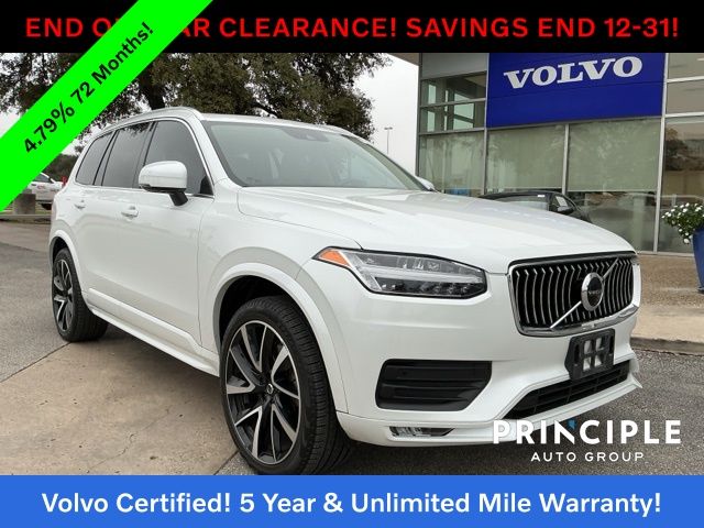 2022 Volvo XC90 Momentum's photo
